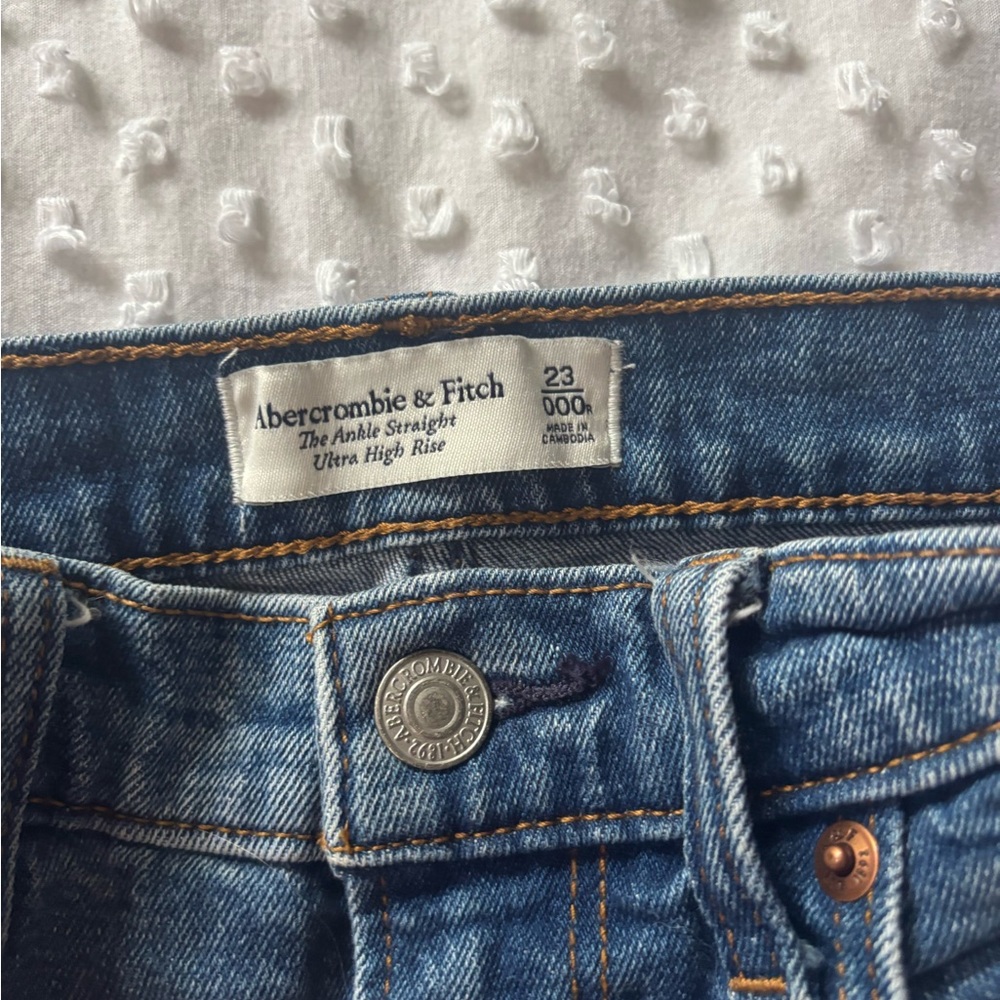 Abercrombie & Fitch Ankle Straight High Rise Jeans - Blue